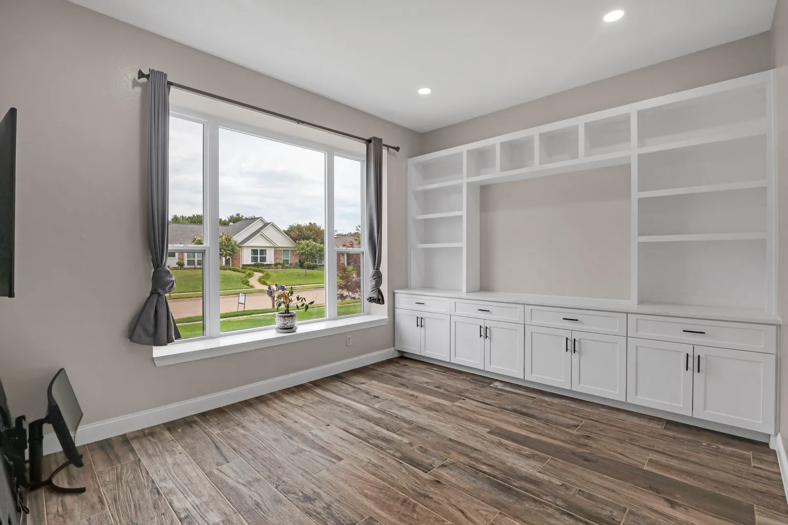 After: dining room built ins and quartz top
