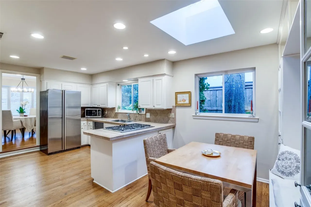 Before: kitchen closed off layout