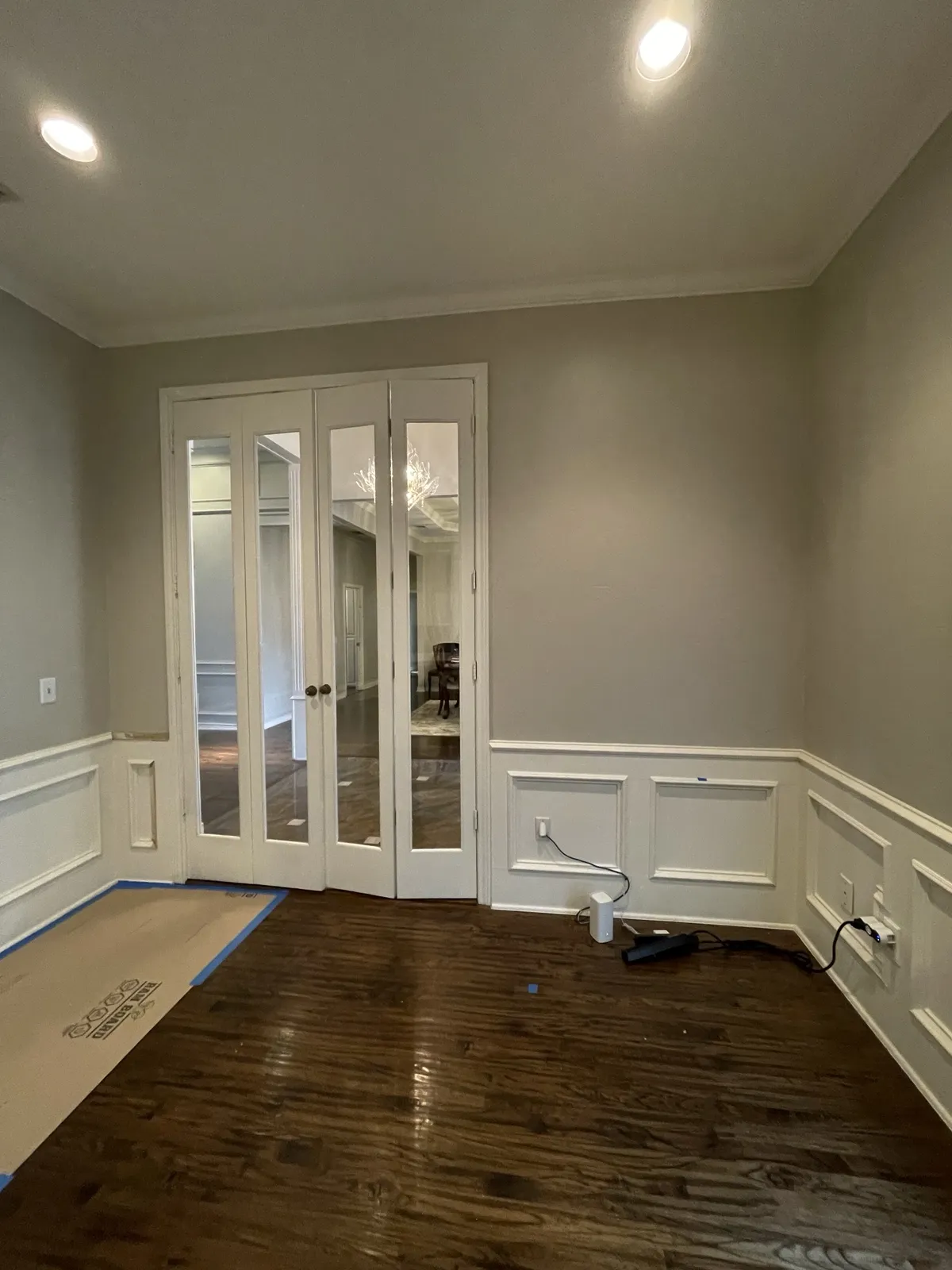 Demo: original glass doors at room entrance